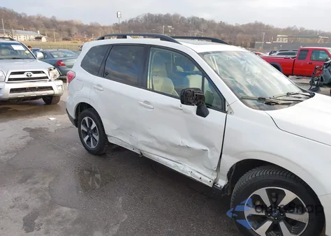 2017 Subaru Forester 2.5I Premium z USA, uszkodzony, nr VIN JF2SJAGC2HH425360